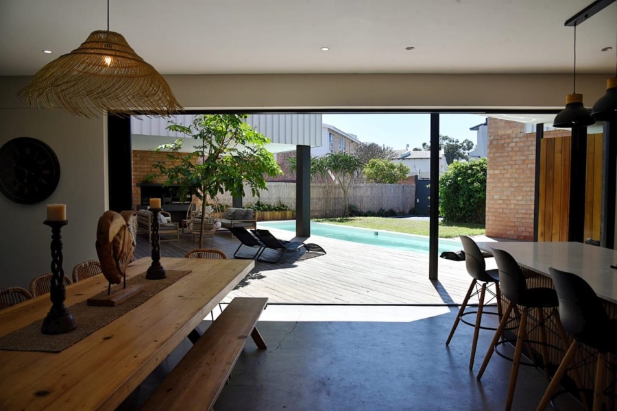 To Let 7 Bedroom Property for Rent in Wavecrest Eastern Cape